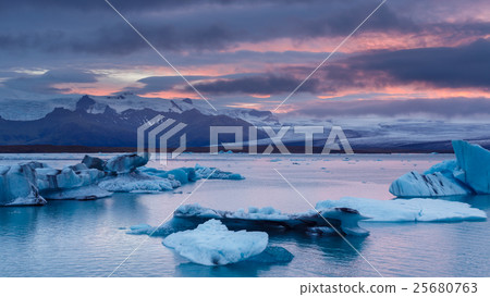 Icebergs floating in Fjallsarlon glacier at sunset Icebergs floating in Fjallsarlon glacier at sunset 25680763