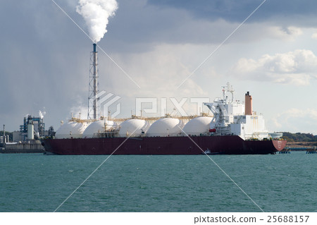 LNG tanker cargo handling 25688157