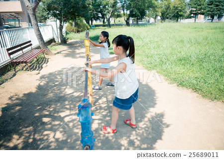 kid, younger, exercising bar 25689011