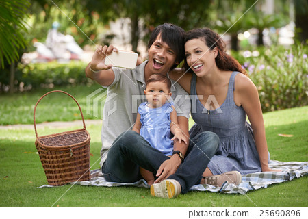 Family picnic Family picnic 25690896