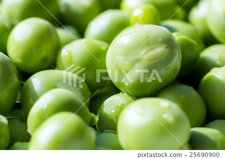 Green peas Green peas 25690900