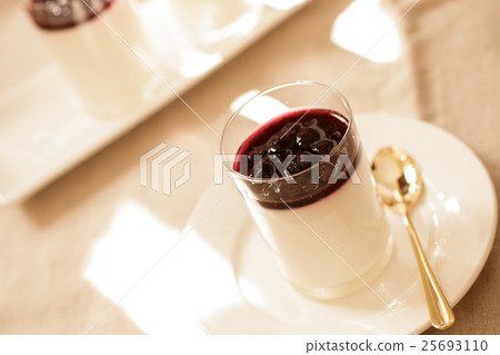 Panna cotta 25693110