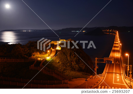 Early morning Kakushima Ohashi Full moon Early morning Kakushima Ohashi Full moon 25693207