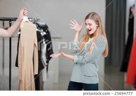 Woman shopping Woman shopping 25694777