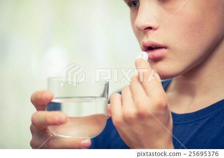 Portrait of young woman doctor Portrait of young woman doctor 25695376