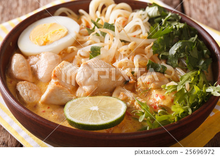 Laksa soup with chicken, egg 25696972