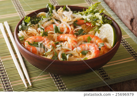 Laksa soup with shrimps, noodles, sprouts 25696979