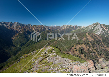 來自蝴蝶山和山的山體滑坡。 25698081