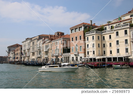 Landscape in Venice Landscape in Venice 25698973