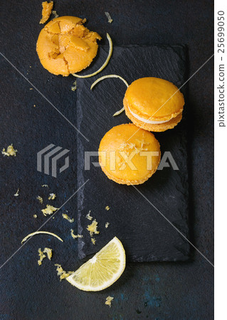 Citrus macaroons with white chocolate Citrus macaroons with white chocolate 25699050