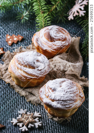 Modern pastries cruffins for Christmas 25699153