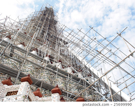 main pagoda of the famous historic buddhism temple 25699990