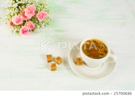 Romantic morning coffee with roses 25700686