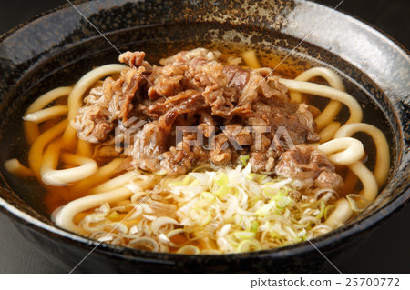 Meat noodles 25700772