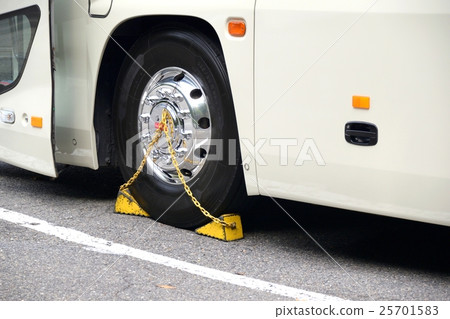 Tire stopper of the bus which is stopped 25701583
