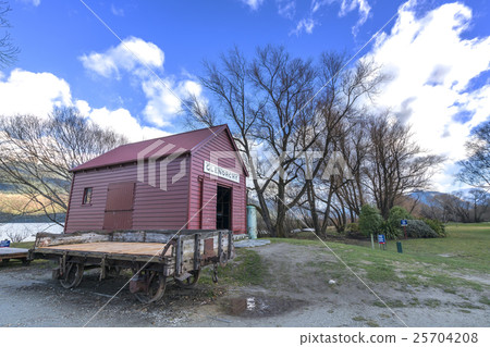 Red house Red house 25704208
