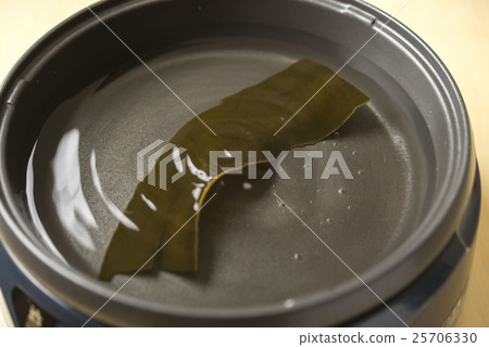 Kelp soup 25706330
