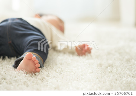 Baby to take a nap 25706761