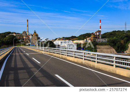SUZUIDO Bridge橫跨長崎縣Urashima Saikai-shi的小海灣 SUZUIDO Bridge橫跨長崎縣Urashima Saikai-shi的小海灣 25707274
