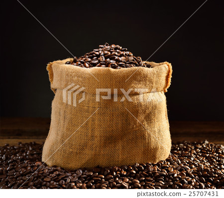 Coffee beans in burlap sack 25707431