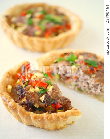 肉餡餅樣式乳蛋餅裁減圖像 肉餡餅樣式乳蛋餅裁減圖像 25709464