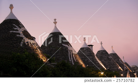 Trulli at sunset in Alberobello (Italy) 25710782