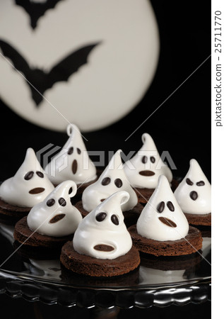 Cake ghosts for Halloween Cake ghosts for Halloween 25711770