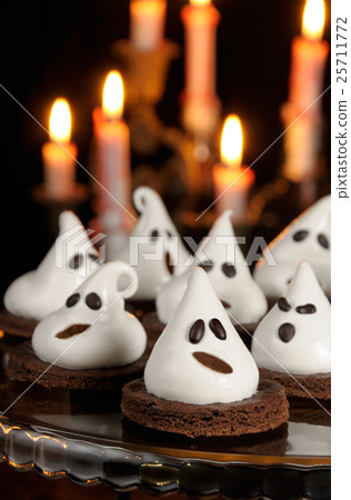 Cake ghosts for Halloween Cake ghosts for Halloween 25711772