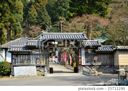 Shikoku Buddha No. 81 Shiramine Temple (Yamamon) 25712290