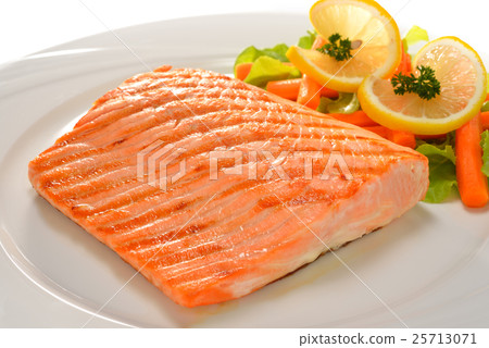 Grilled salmon with vegetables on white plate 25713071