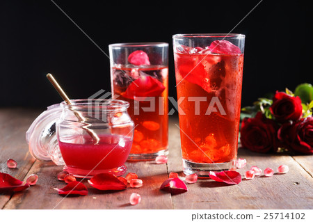 Rose And Pomegranate Cocktail Rose And Pomegranate Cocktail 25714102