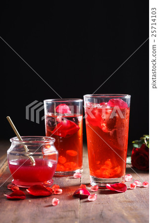 Rose And Pomegranate Cocktail Rose And Pomegranate Cocktail 25714103