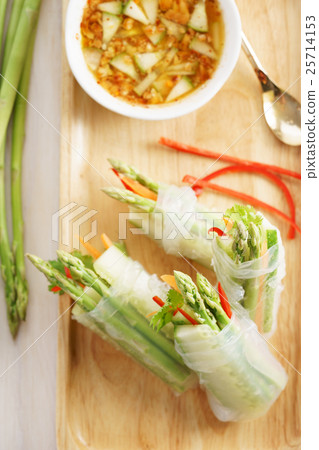vegetarian salad roll 25714153
