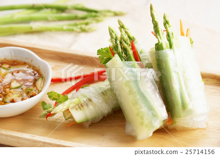 vegetarian salad roll 25714156