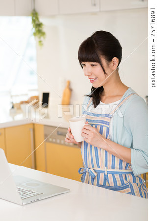 Housewife, personal computer with kitchen Housewife, personal computer with kitchen 25716891