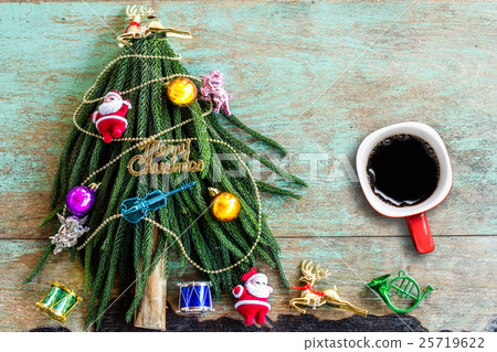 Decorated Christmas tree and cup of coffee 25719622