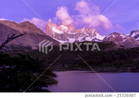 Mount Fitz Roy in the Patagonia region 25720307