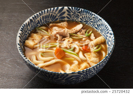 Curry udon  25720432