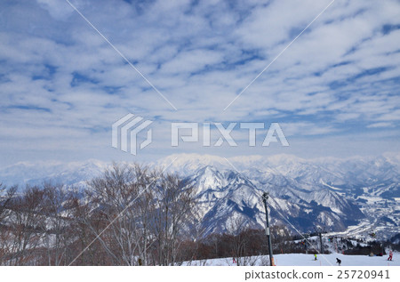 Echigo's winter scene 25720941