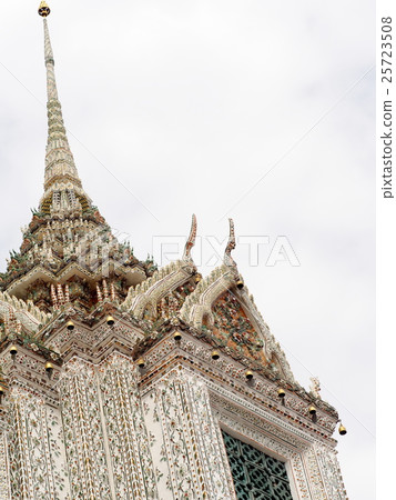 roof detail of Thai buddhism temple architecture roof detail of Thai buddhism temple architecture 25723508