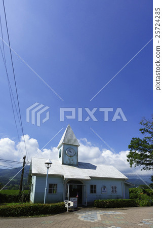 Enjoy the view of South Aso from the Aso Shirakawa station on Minami Aso rail by a train tram 25724285