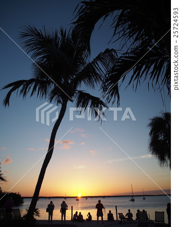 The sun setting in the sea of Key Lago The sun setting in the sea of Key Lago 25724593