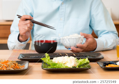 Senior male (meal) 25725549