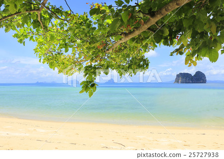 Summer sky and beautiful beach 25727938