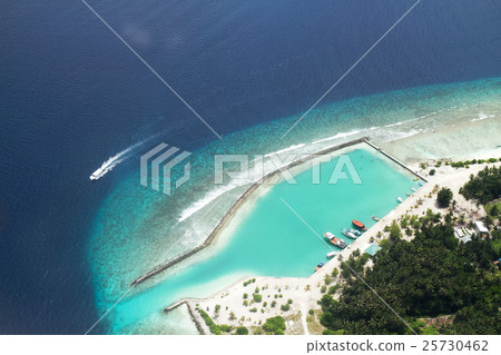 Tropical islands in Maldives from above Tropical islands in Maldives from above 25730462