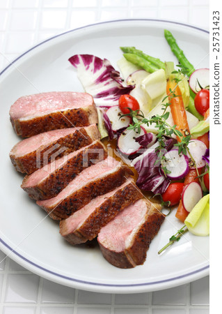 Duck Roasted Salad 25731423