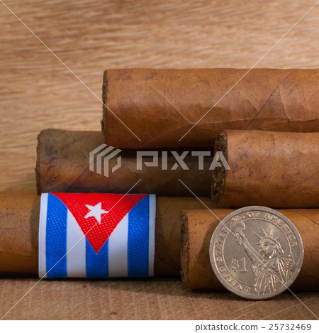 Luxury Cuban cigars with US dollar Luxury Cuban cigars with US dollar 25732469
