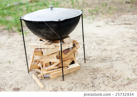 Cooking on a fire. 25732934