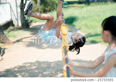 younger, back hip circle, practice 25733565