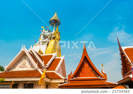 Stupas at Wat Intharawihan temple, Bangkok Stupas at Wat Intharawihan temple, Bangkok 25734365